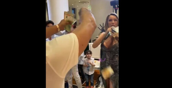 Pevačica samo za refren pesme dobila 5.000 evra!