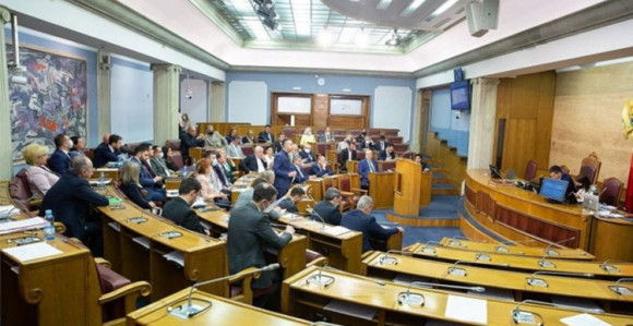 Burno u Skupštini CG: Krivokapić napustio salu