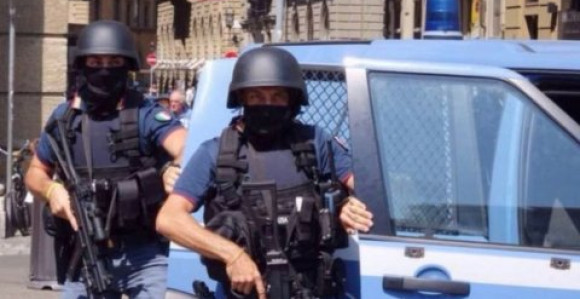 Рим: Ручно рађена бомба у возилу државног службеника