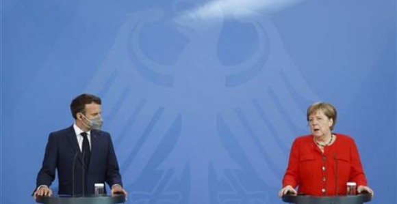 Макрон и Меркел разговарали о европској одбрани