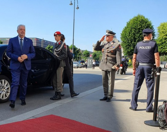 Krivokapić iz Beča: "Za krst zlatni, za slobodu zlatnu"