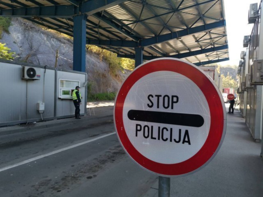 Opet vraćen autobus - vernici nisu mogli na Zadušnice