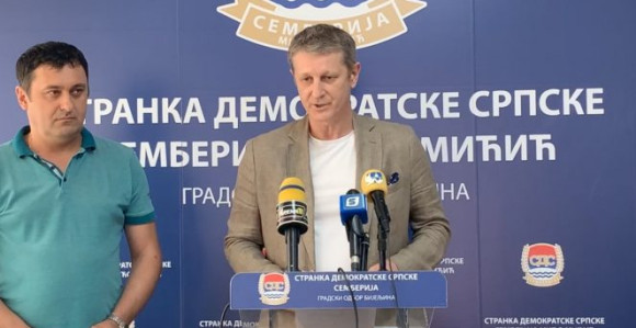Stranka Mića Mićića podijelila se u dva tabora