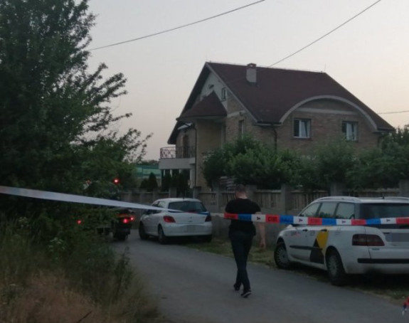 Помагао другу па за њим упао у септичку јаму