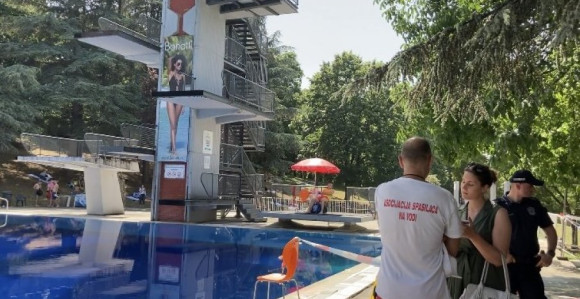 Umro dječak koji se onesvijestio tokom skoka u vodu