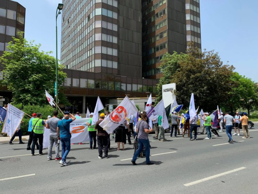 Protesti: "Idite vi u Njemačku, Fadile odlazi!"