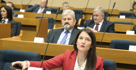 Испаде да је ово закон за народ, а не за функционере!