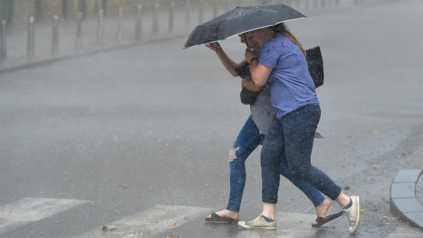 Upozorenje zbog vrućina i mogućeg nevremena