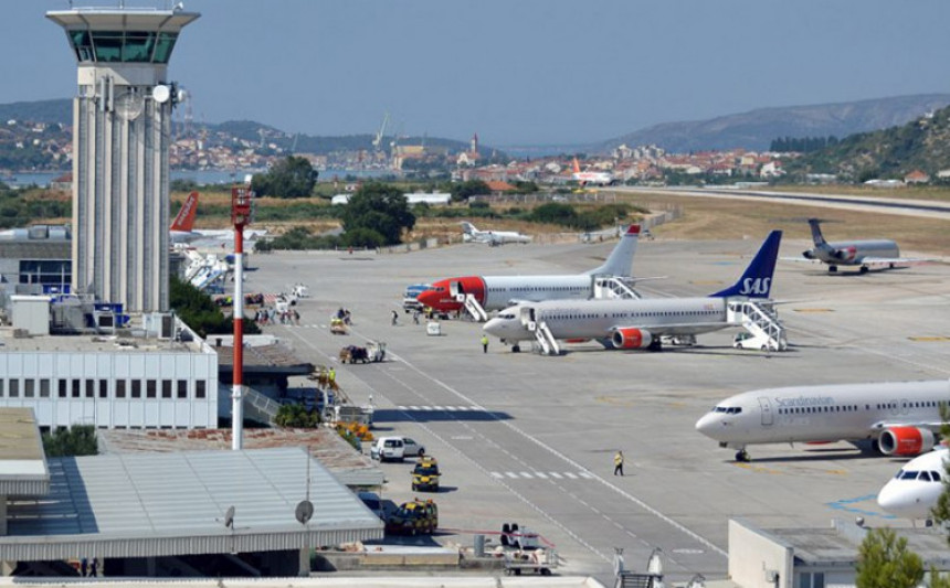 Avion prizemljen u Splitu zbog dojave o bombi