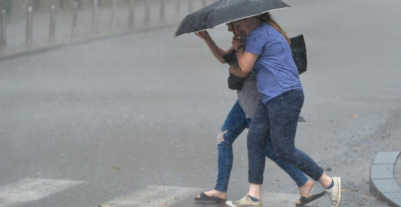 Upozorenje zbog vrućina i mogućeg nevremena