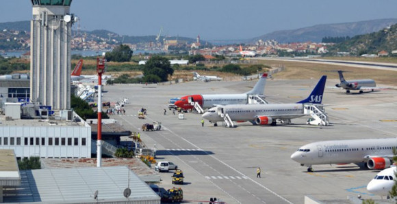 Avion prizemljen u Splitu zbog dojave o bombi