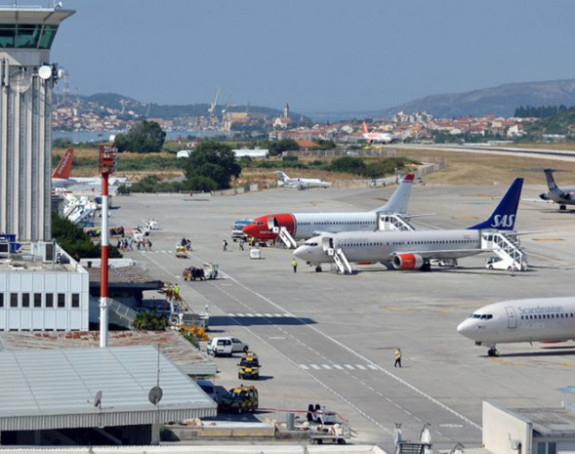 Avion prizemljen u Splitu zbog dojave o bombi