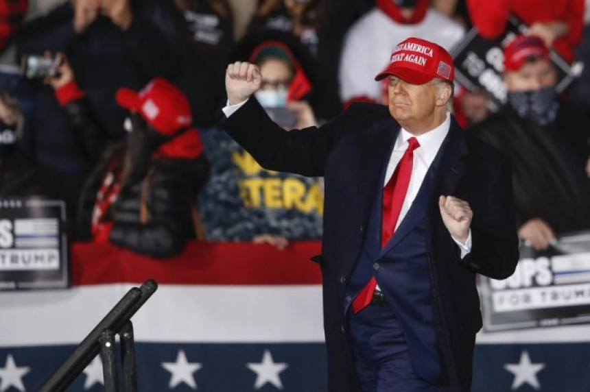 Tramp najavljuje povratak: Učinimo Ameriku velikom!