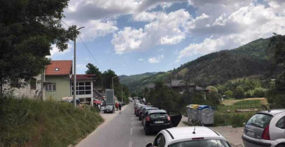 Kolone na granici: Građani BiH hrle na vakcinaciju