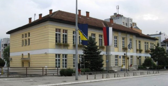 Lokalni moćnici SNSD-a "tražili" od direktorice apoteke u Foči da "ukrade" pola miliona KM?!