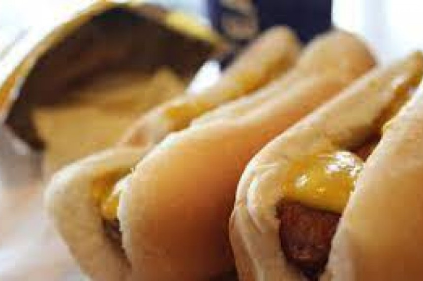 Pojeo dva hot doga, pa ostavio bakšiš od 16.000 dolara