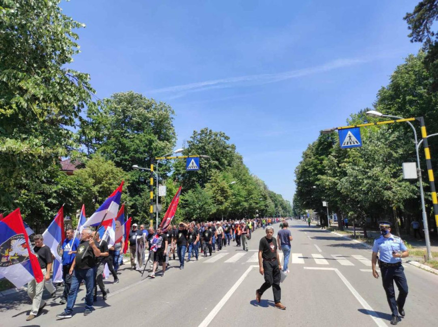 Dok jedni slave Vidovdan, drugi protestvuju u BL