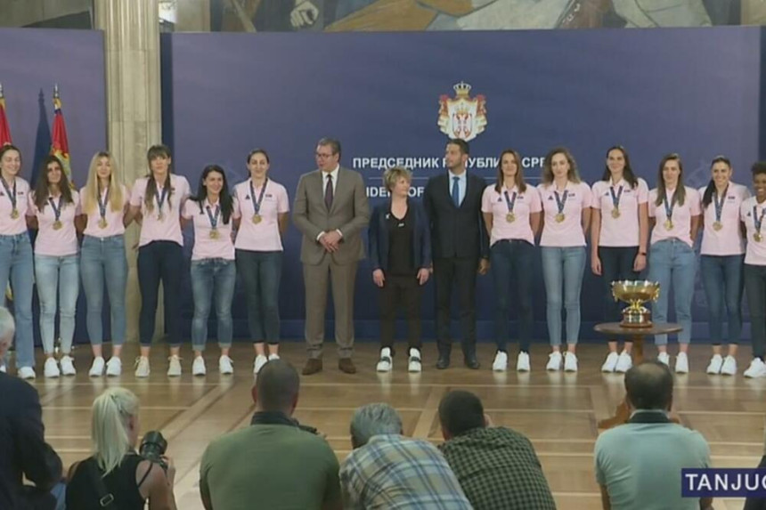 Hvala vam što ste trofej donijele na Vidovdan!