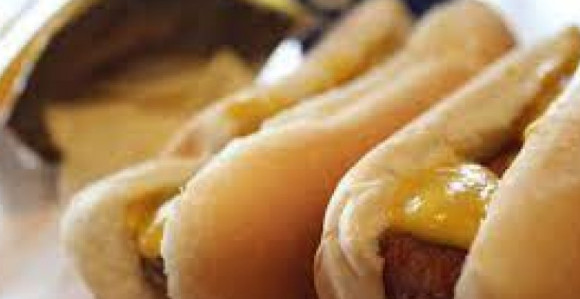 Pojeo dva hot doga, pa ostavio bakšiš od 16.000 dolara