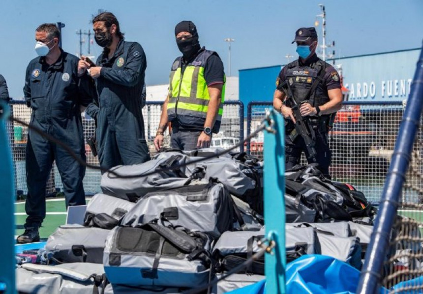 Pola tone kokaina plutalo u vodama Sredozemlja