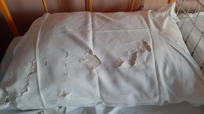 Na ovome spavaju majke na UKC-u u Banjaluci