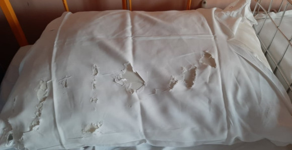 Na ovome spavaju majke na UKC-u u Banjaluci