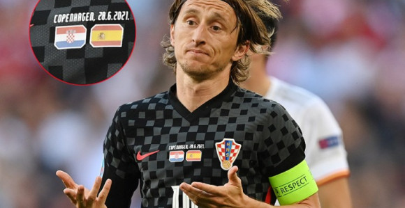 Skandal na EURO: Hrvati igrali pod ustaškim grbom