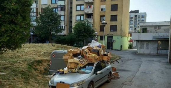 Parkirao automobil kraj kontejnera pa ga "kaznili" na ovaj način!