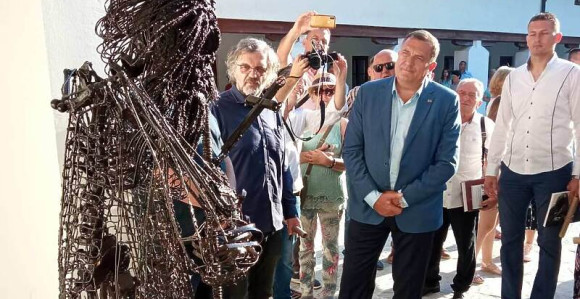 Govedarica: Vlastodršci i njihovi dvorski promoteri ponizili narod!