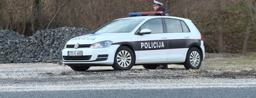 Аутомобил слетио с коловоза, погинуо возач