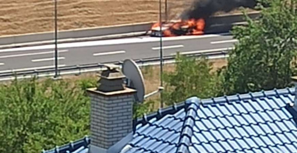 Auto se zapalio na autoputu kod Banjaluke