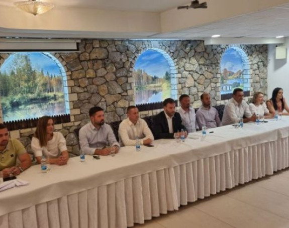 Sin Miće Mićića u novoj stranci - Očevu napustio?!