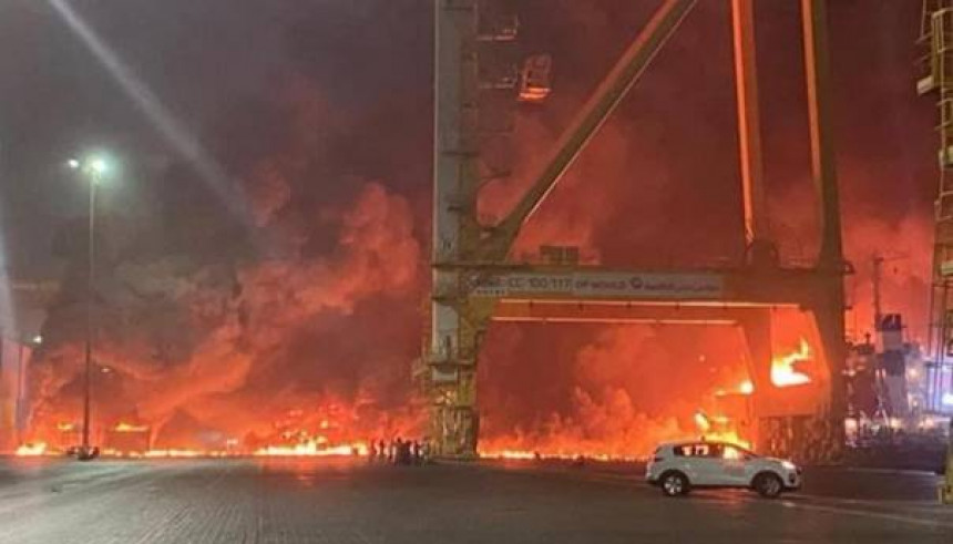 Огромна експлозија у луци у Дубаију