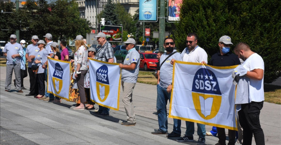 Državni službenici traže bolji status, prijete štrajkom