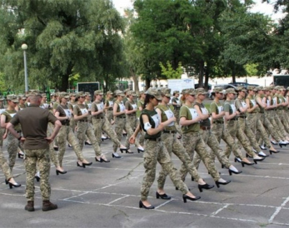 Upalila kritika: Štikle izbačene iz ukrajinske vojske