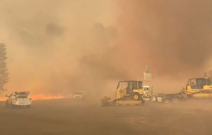 Stravični vatreni tornado nad Kalifornijom (VIDEO)