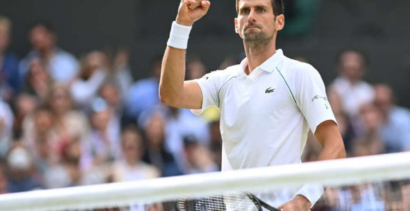 Nole na standardan način proslavio trofej (VIDEO)