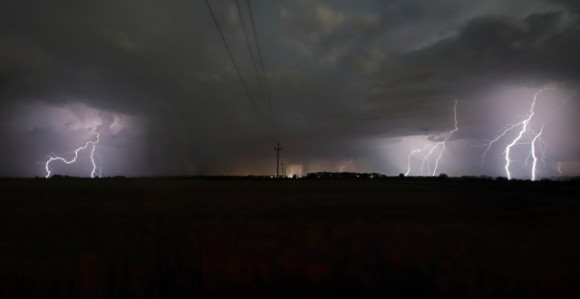 Snimali selfi na kuli, udario grom i 11 stradalo