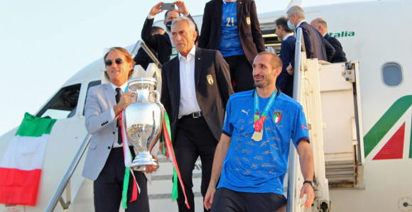 Italijani stigli u Rim sa peharom šampiona Evrope