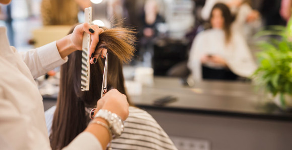 Prodao najboljoj zaposlenoj frizerski salon za samo 1 dolar!