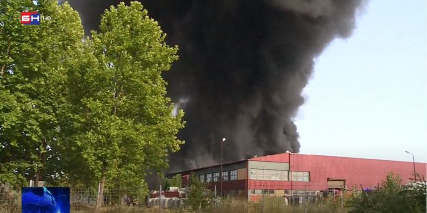 Brčko: Izbio požar u firmi za preradu plastike (VIDEO)