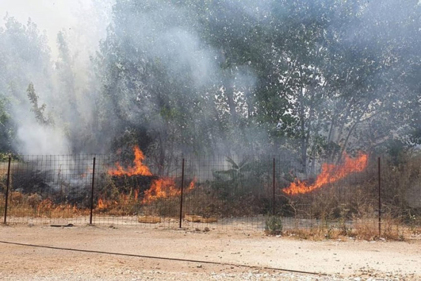 Izbio požar kod Mostara, zbog vjetra se brzo širi