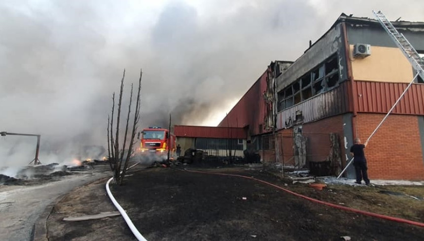 Prilikom gašenja požara povrijeđeno 10 vatrogasaca