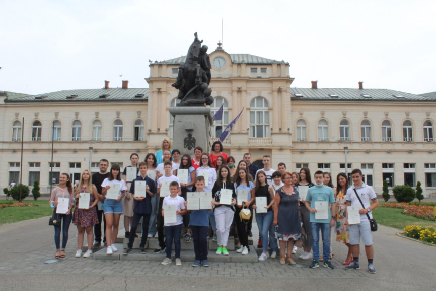 Бијељина: Награде за најуспјешније ученике