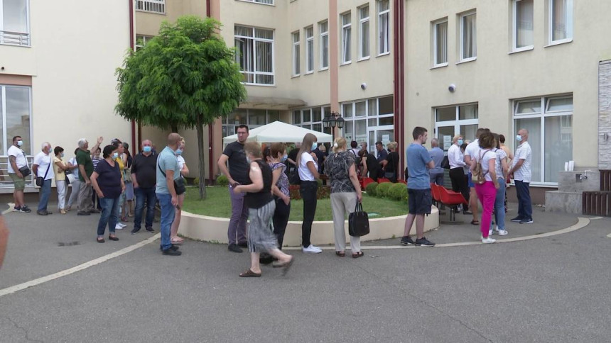 Semberci pokazali interes za fajzer vakcinu (VIDEO)