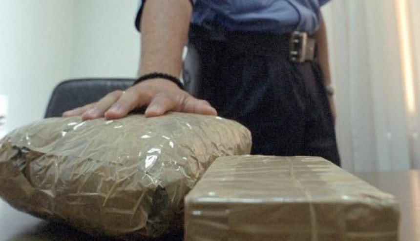 U Italiji na krov kuće "sletelo" 8.5 kilograma droge!