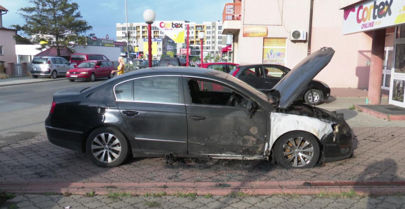 Zapaljen "Pasat šestica" u Bijeljini (VIDEO)