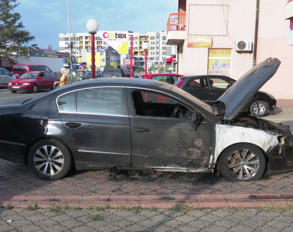 Zapaljen "Pasat šestica" u Bijeljini (VIDEO)