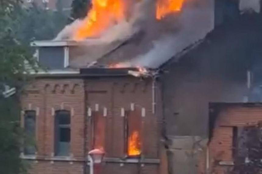 Požar na zgradi u Belgiji, dok su na ulicama poplave