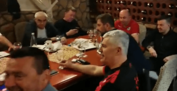 Čović pjevuši, još se nije dohvatio mikrofona